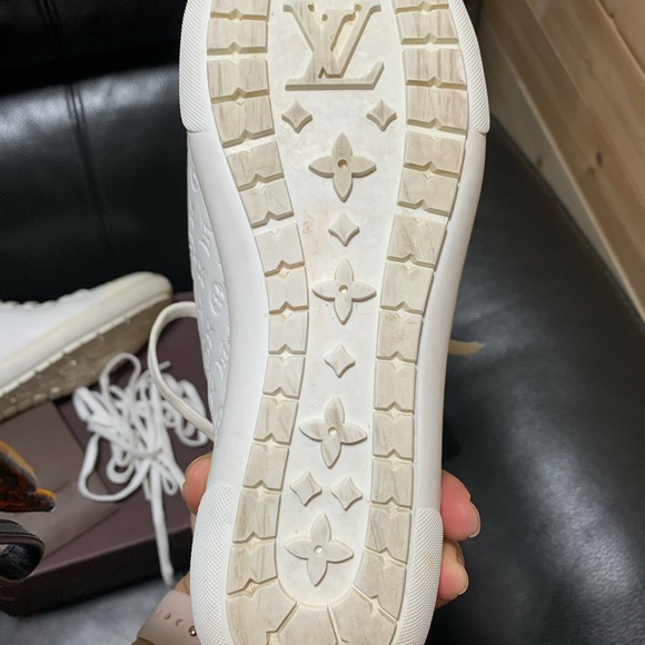 LV Sneakers in very good condition. - Picture 6 of 8